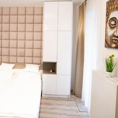 Corvin7 For 2 People, Ac, Fast Wifi Budapešť