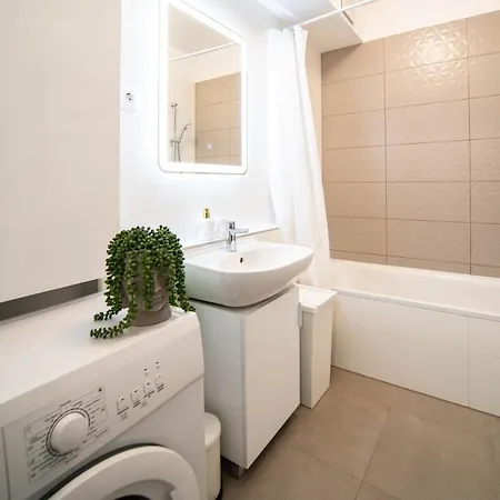 Corvin7 For 2 People, Ac, Fast Wifi * Budapešť