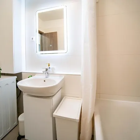 Corvin7 For 2 People, Ac, Fast Wifi Budapešť